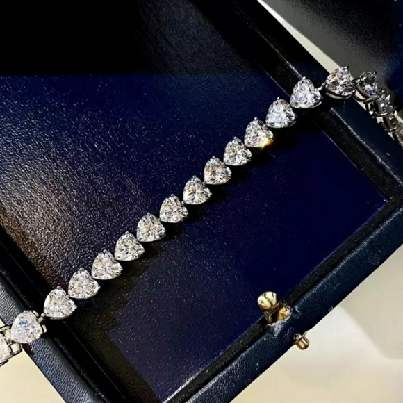 SALE!!! Stunning 30 ct Heart Cut Tennis Bracelet - Picture 3 of 16